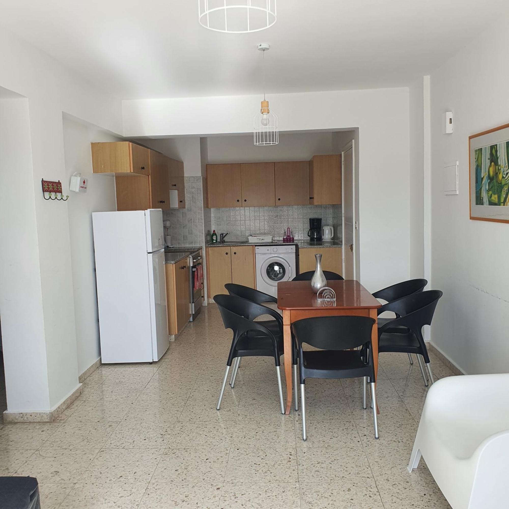G&E Harbour Apartments Lachi Exterior photo