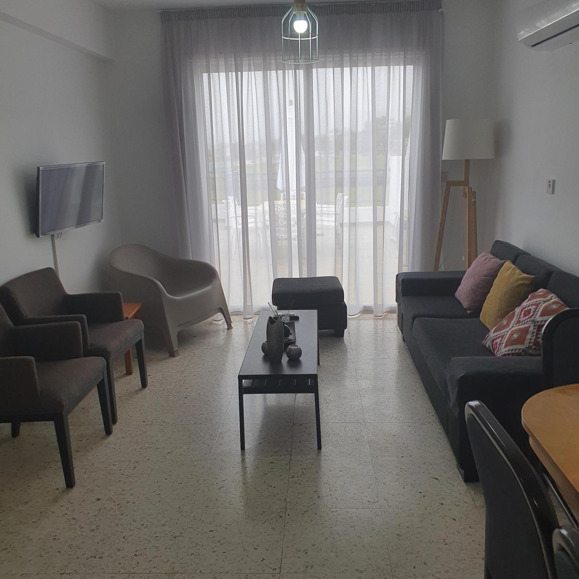 G&E Harbour Apartments Lachi Exterior photo