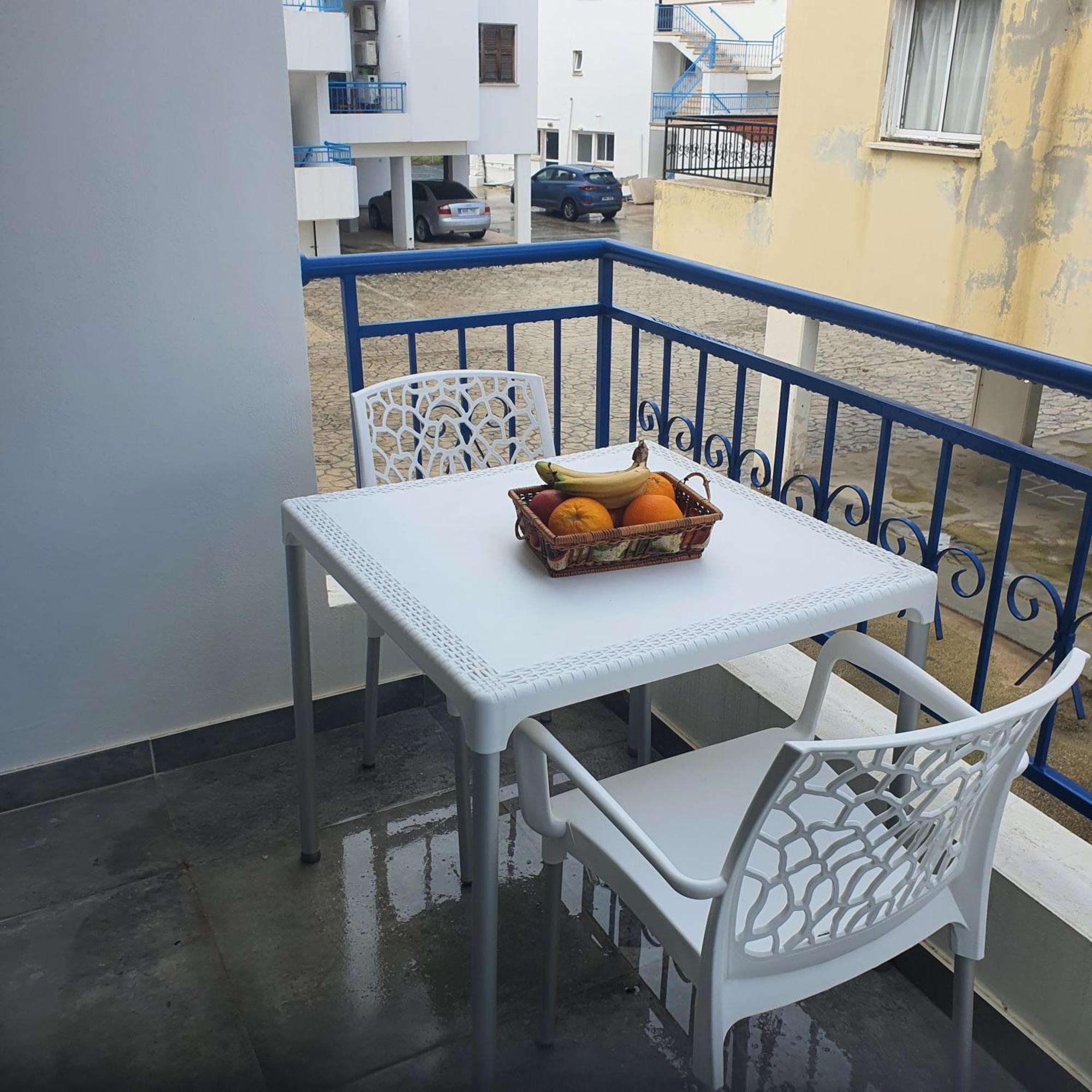 G&E Harbour Apartments Lachi Exterior photo